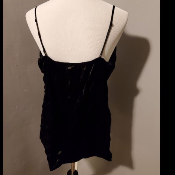 PLUS SIZE TOP - Picture 2 of 4